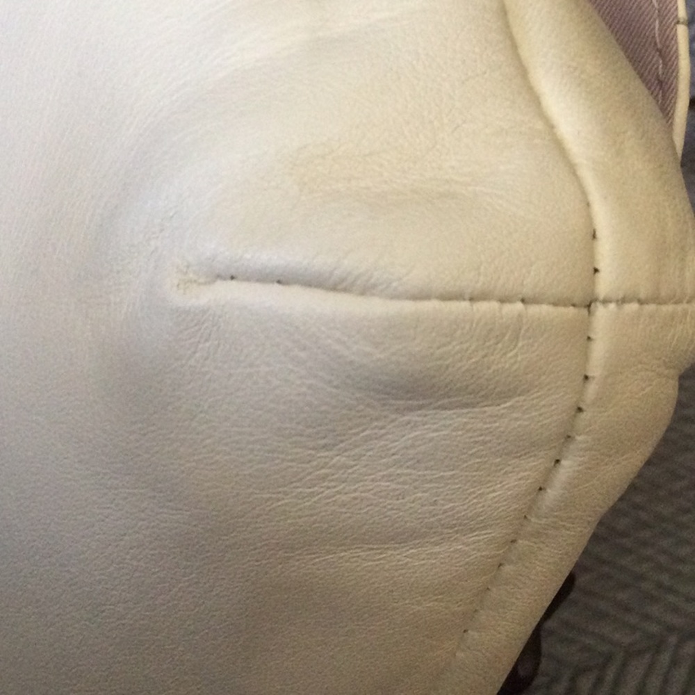 Coach cream leather crossbody bag with silver tone hardware and gold accents - Picture 3 of 7